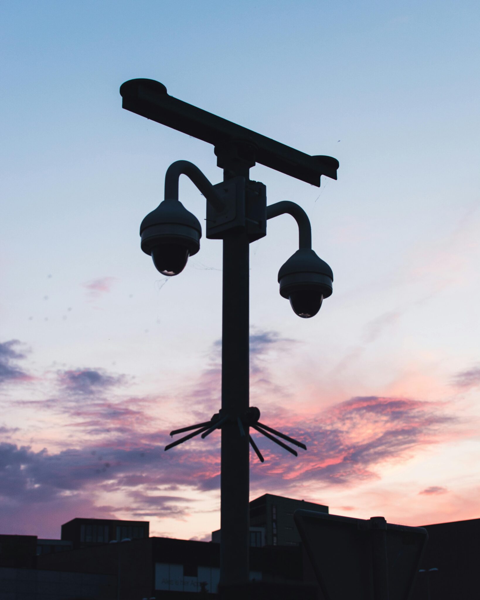 Moderne kantoor met gastvrij en veilig werken: duidelijke looproutes, toegangscontrole en cameratoezicht voor optimale beveil